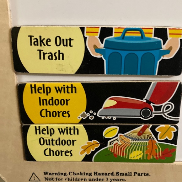 Melissa & Doug My Magnetic Responsibility Chart - Picture 9 of 13